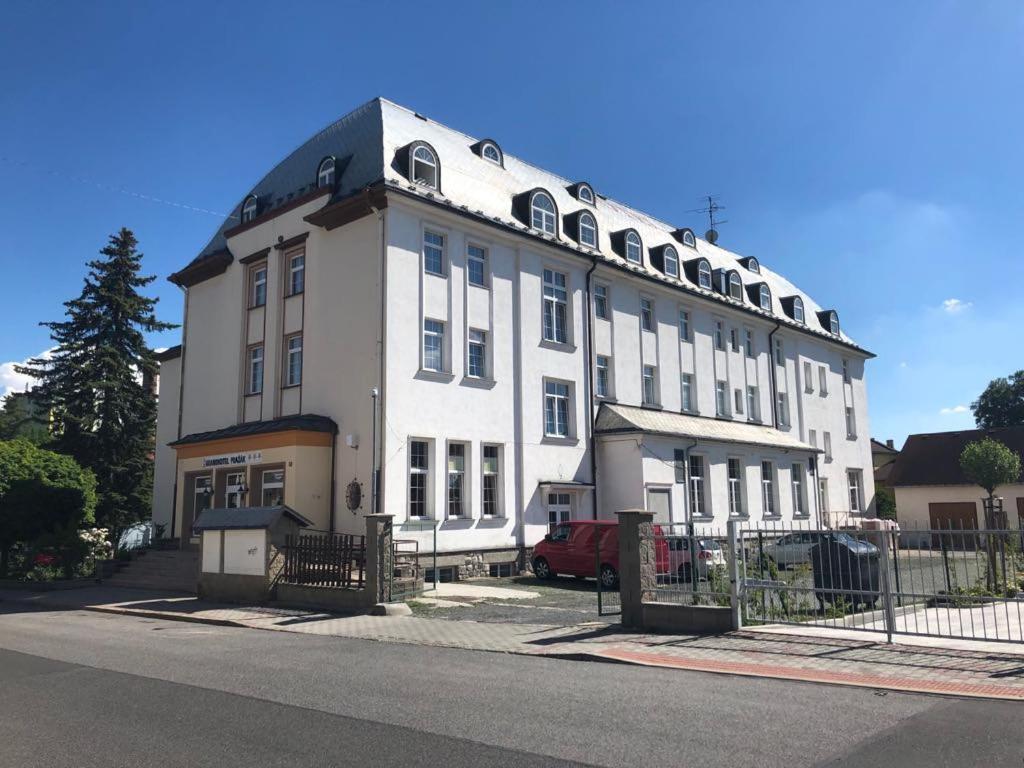 Grandhotel Nový Bor Екстериор снимка